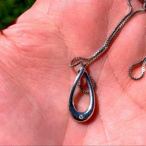 Silver necklace w small diamond